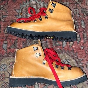 Women’s Danner light cascade leather hiking boots size 9